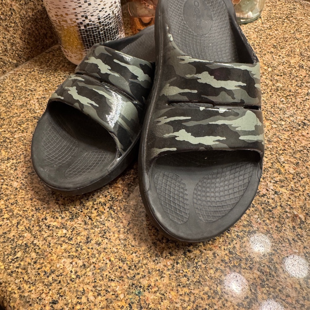 OOFOS‎ Camo Slide Sandals - Black & Olive Green W 7 M 5 euro 38